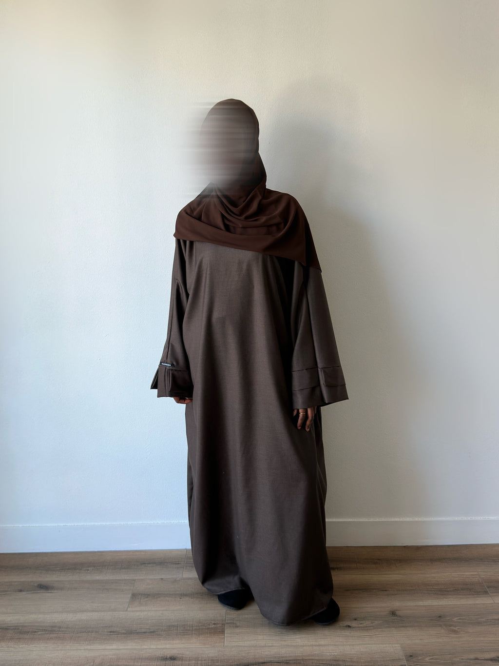 MODÈLE SARAT BRUN